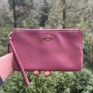 COACH Double Zip Wallet Wristlet Pink Pebble Leather w Gold Hardware